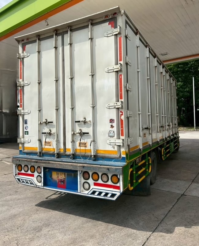 หกล้อตู้สิบบาน ISUZU FRR 190 แรง ปี 2556 (0034) หกล้อตู้สิบบาน ISUZU FRR 190 แรง ปี 2556 (0034)