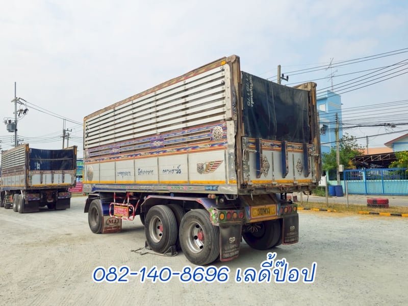 หางดั้มพ์คอกเกษตรสามเพลา อู่ ส.สมบัติ ปี 56 (2508)