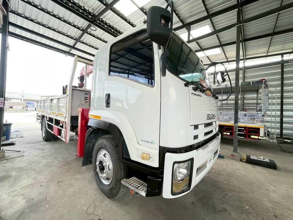หกล้อเครน ISUZU FTR 240แรง ปี 2557 (0947) หกล้อเครน ISUZU FTR 240แรง ปี 2557 (0947)