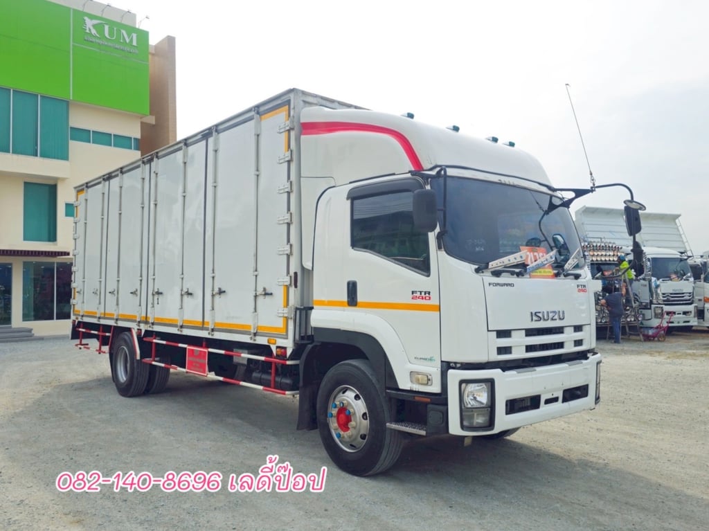 หกล้อตู้สิบบาน ISUZU FTR 240แรง ปี 55 (5404)