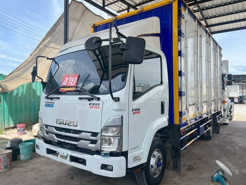 หกล้อตู้สิบบาน ISUZU FRR 210 แรง ปี 2565 (3306)