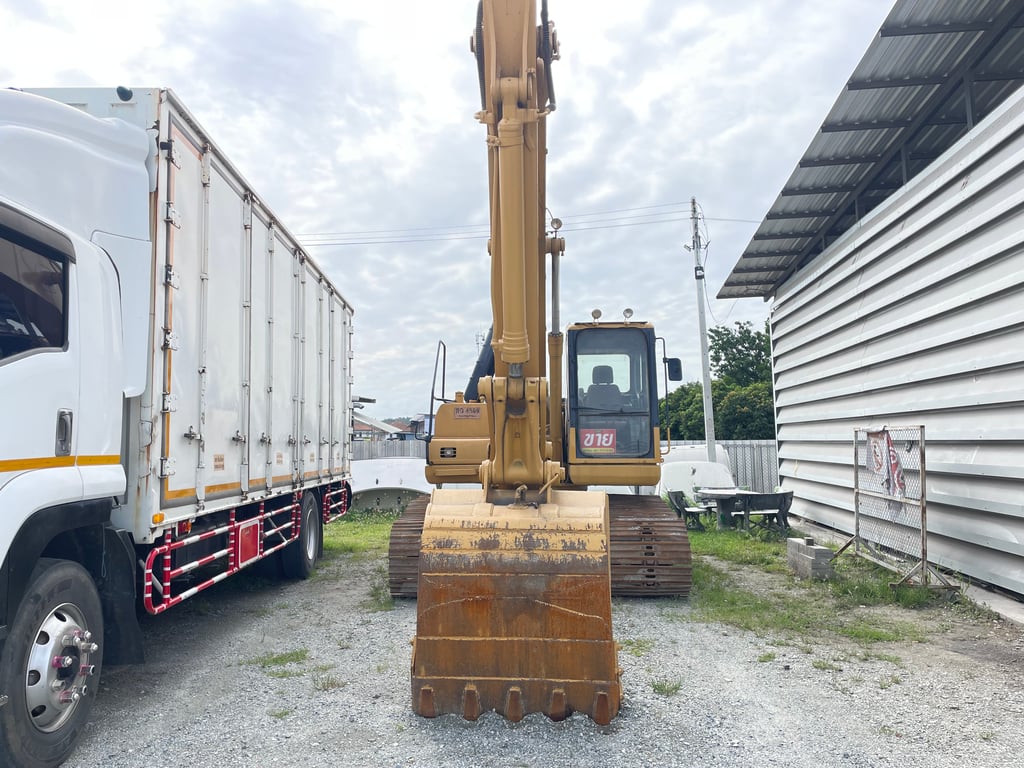 รถแบ็คโฮ KOMATSU PC200 รุ่น 7 ปี 48 (4599) รถแบ็คโฮ KOMATSU PC200 รุ่น 7 ปี 48 (4599)