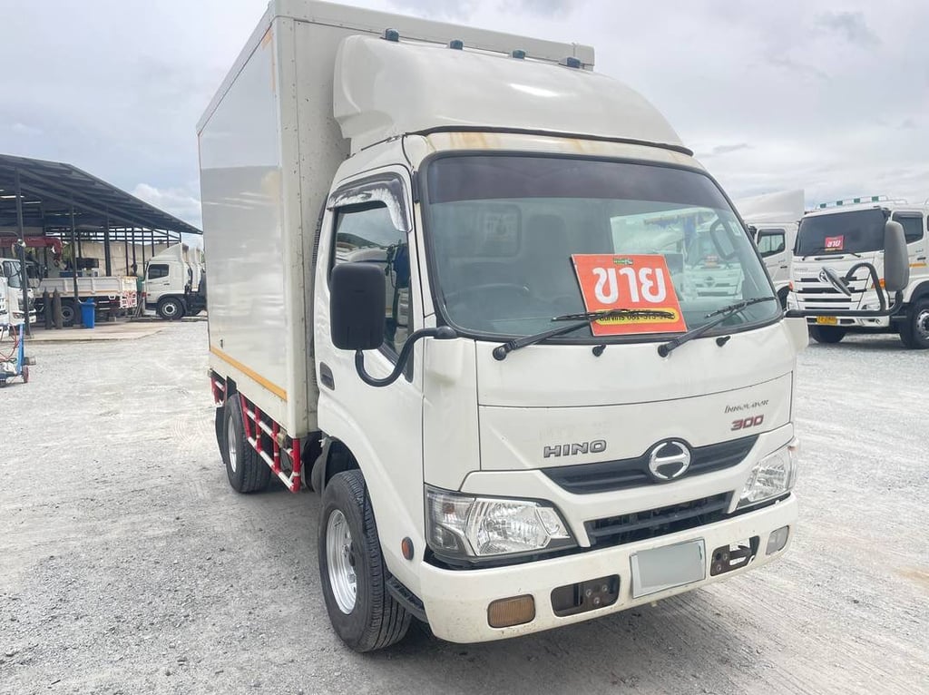 สี่ล้อตู้จัมโบ้ HINO XZU 136 ปี 2561 (4583)