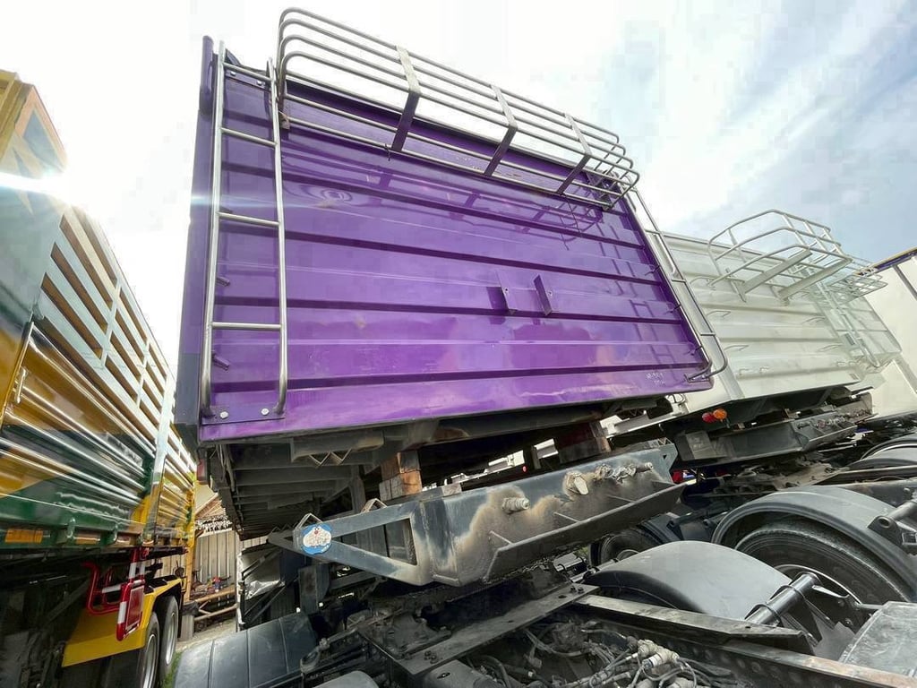 หางเซมิดั้มพ์ สองเพลา อู่เพชรรัตน์นำกิจเจริญ ปี 66 (9819) 