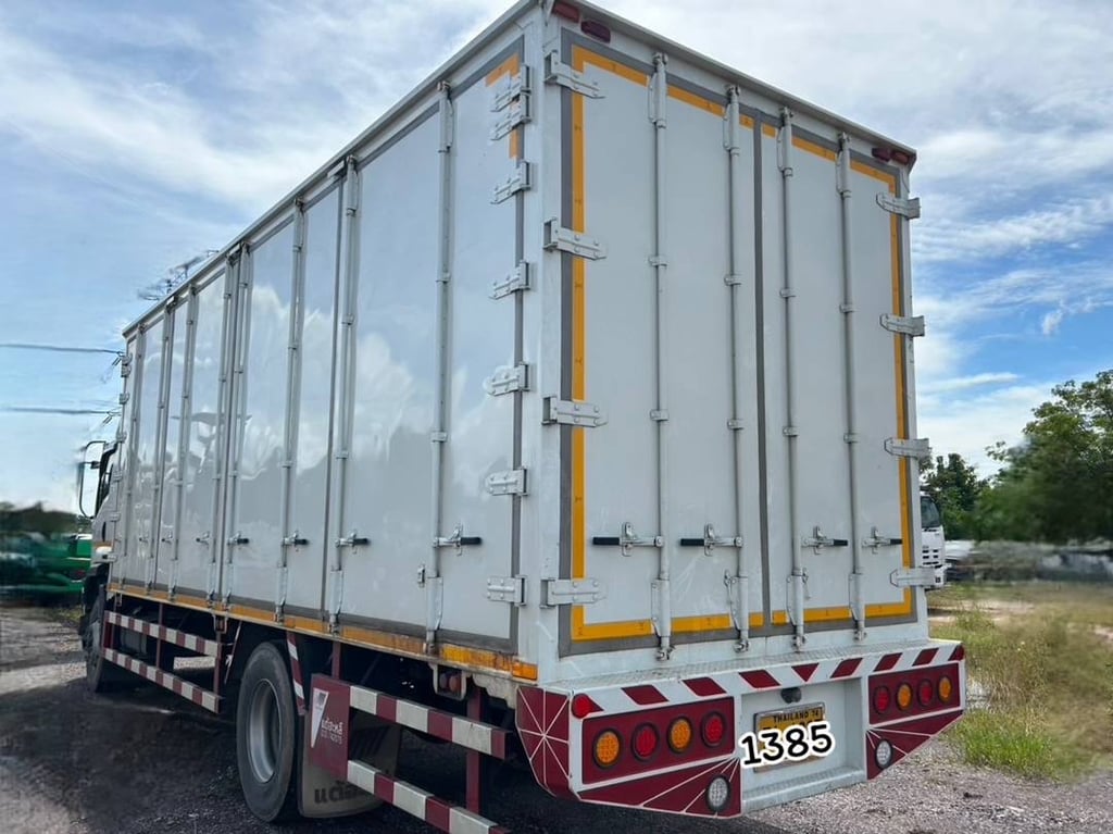 หกล้อตู้สิบบาน ISUZU FTR 240แรง ปี 67 (1385)