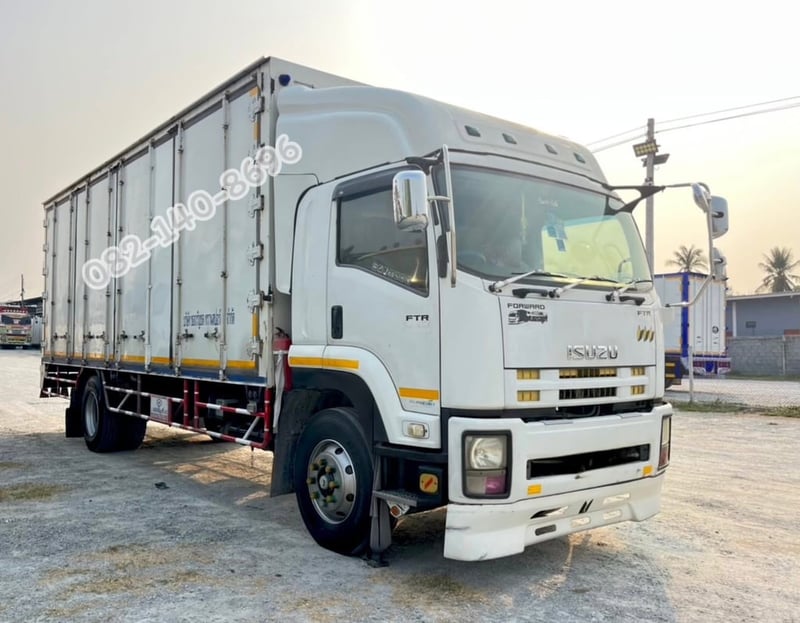 หกล้อตู้สิบบาน ISUZU FTR  240 แรงม้า ปี 2557 (9785)