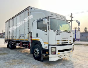 หกล้อตู้สิบบาน ISUZU FTR  240 แรงม้า ปี 2557 (9785)