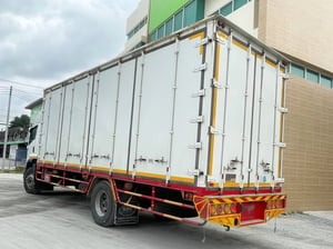หกล้อตู้สิบบาน ISUZU FTR 240 แรง ปี 2561(8202) หกล้อตู้สิบบาน ISUZU FTR 240 แรง ปี 2561(8202)