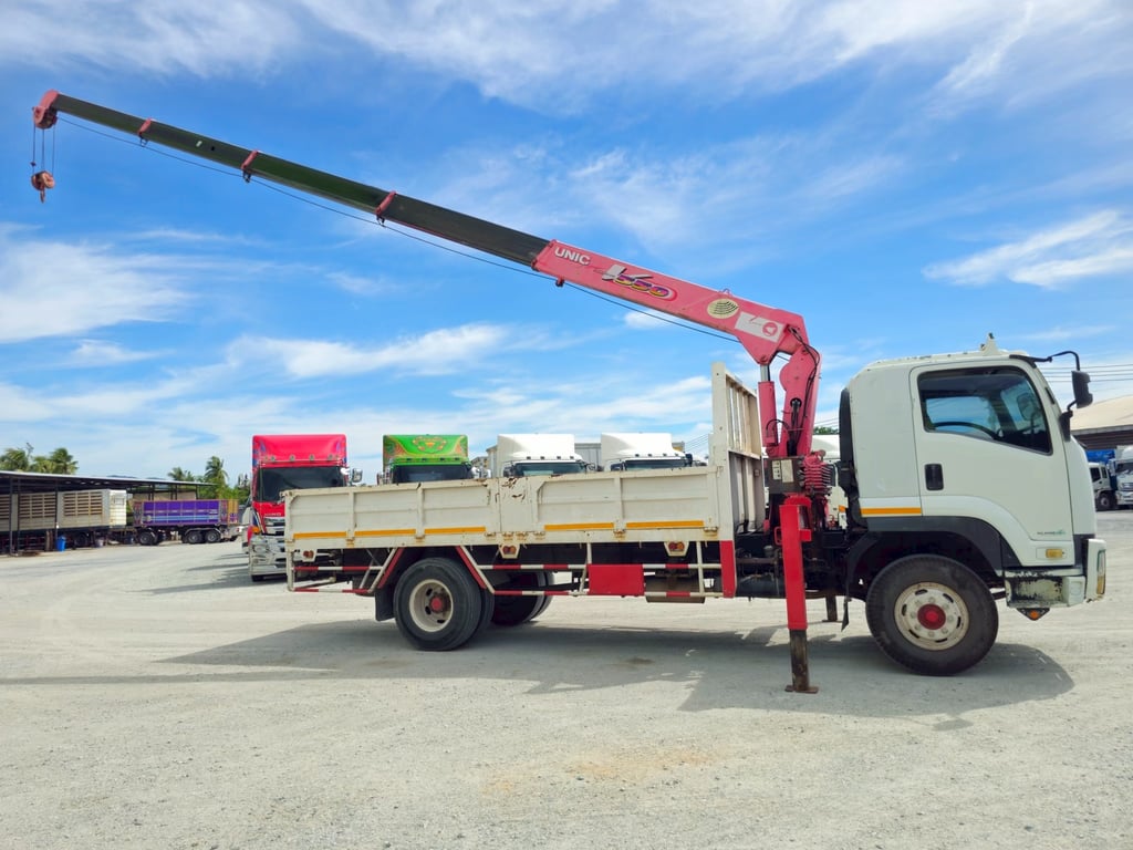 หกล้อเครน ISUZU FTR 240แรง ปี 2557 (0947)