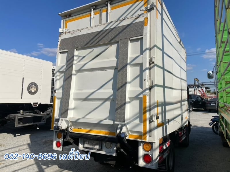 สี่ล้อตู้จัมโบ้มีลิฟท์ท้าย ISUZU NLR 130แรง ปี 64 (3578)