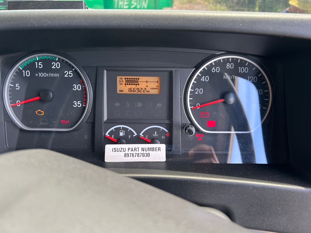 หกล้อตู้สิบบานมือสอง ISUZU FTR 240แรง ปี 67 (1385) 