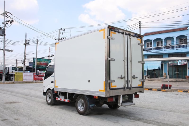 สี่ล้อตู้เย็น HINO XZU 136 แรง ปี 2567 (8556) สี่ล้อตู้เย็น HINO XZU 136 แรง ปี 2567 (8556)
