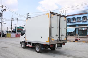 สี่ล้อตู้เย็น HINO XZU 136 แรง ปี 2567 (8556) สี่ล้อตู้เย็น HINO XZU 136 แรง ปี 2567 (8556)