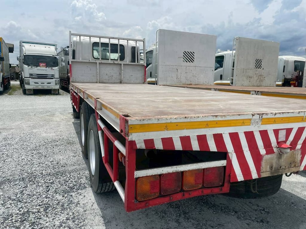 สิบล้อพื้นเรียบ ISUZU FVM 240แรง ปี 2555 (5844)