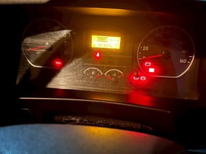 หกล้อตู้สิบบาน ISUZU FRR 210แรง ปี 2566 (8215)