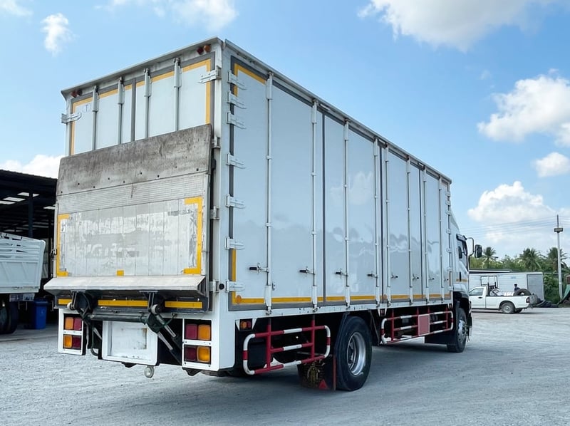 หกล้อตู้สิบบาน ISUZU FTR 240 แรง ปี 65 (2375)