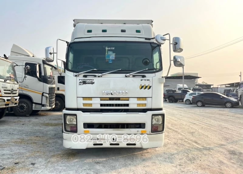 หกล้อตู้สิบบาน ISUZU FTR  240 แรงม้า ปี 2557 (9785)