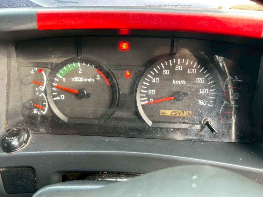 หกล้อตู้สิบบาน ISUZU FTR 240 แรง ปี 2555 (5404)