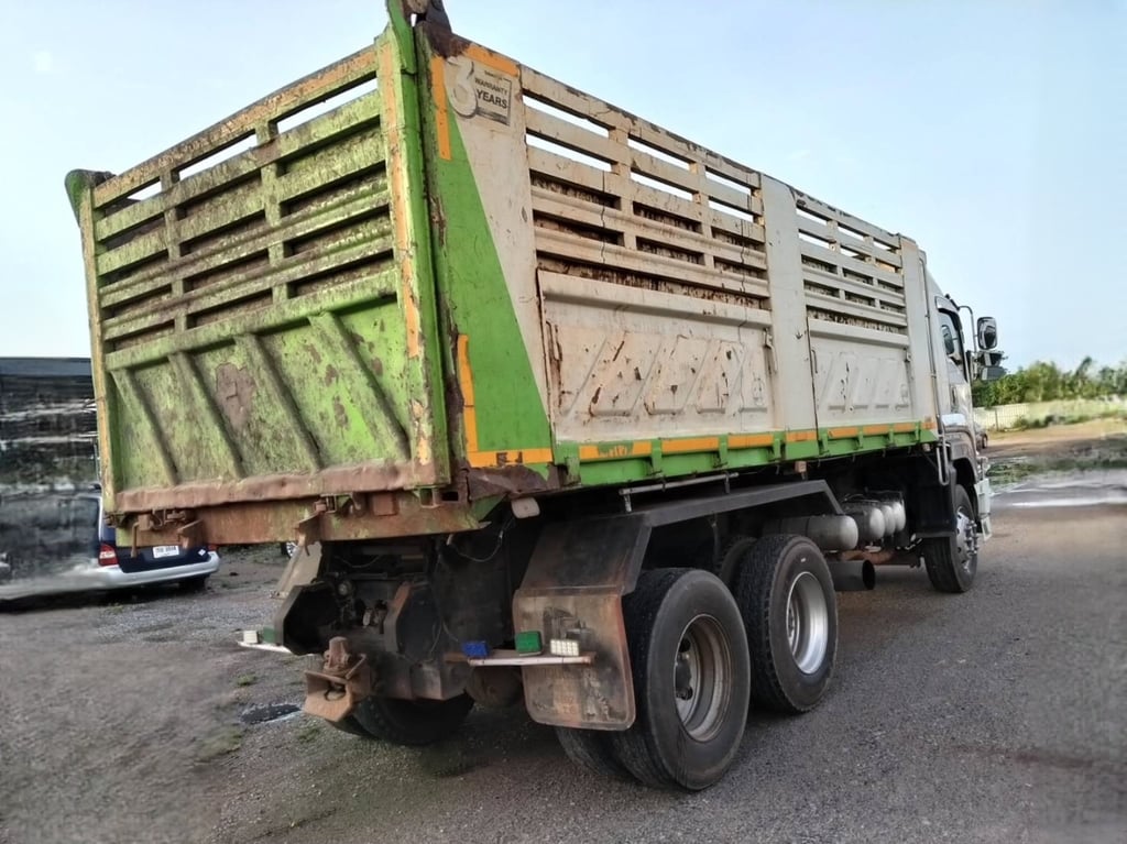 สิบล้อดั้มพ์ ISUZU FXZ 360แรง ปี 56 (2374) สิบล้อดั้มพ์ ISUZU FXZ 360แรง ปี 56 (2374)