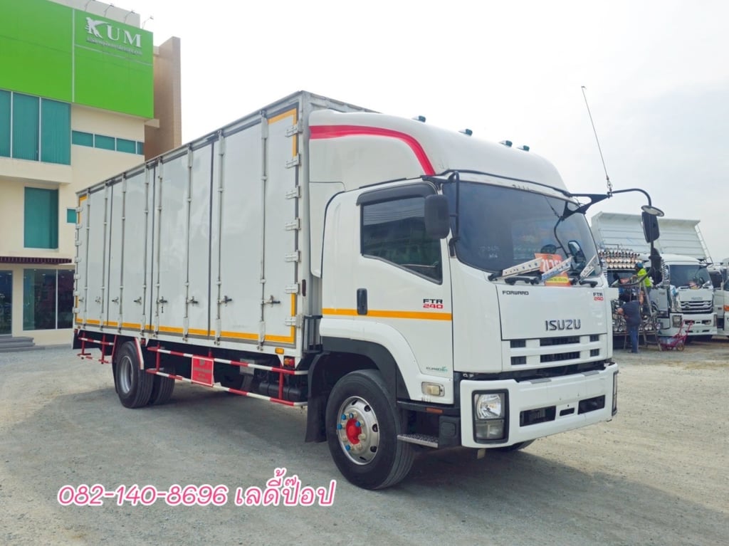 หกล้อตู้สิบบาน ISUZU FTR 240แรง ปี 55 (5404)
