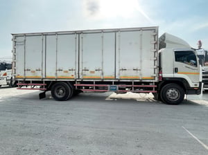 หกล้อตู้สิบบาน ISUZU FTR 240 แรงม้า ปี 56 (6523) หกล้อตู้สิบบาน ISUZU FTR 240 แรงม้า ปี 56 (6523)