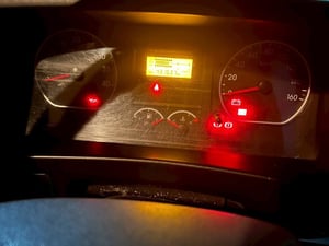 หกล้อตู้สิบบาน ISUZU FRR 210แรง ปี 2566 (8215)