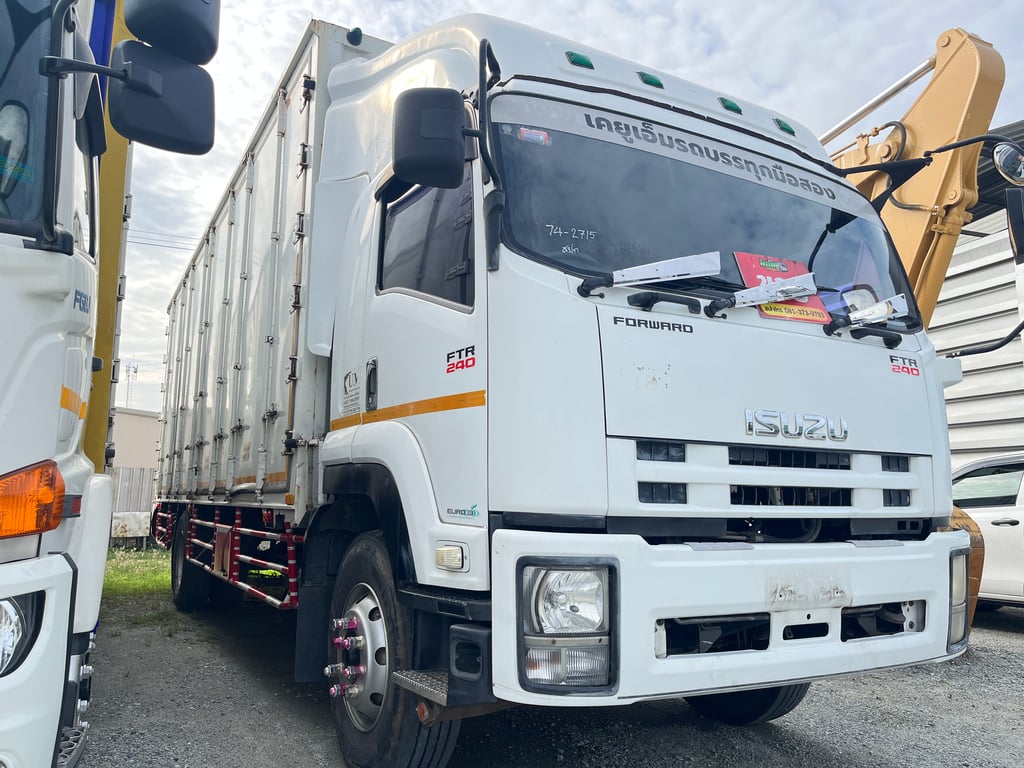 หกล้อตู้สิบบาน ISUZU FTR 240 แรง ปี 2558 (2715)