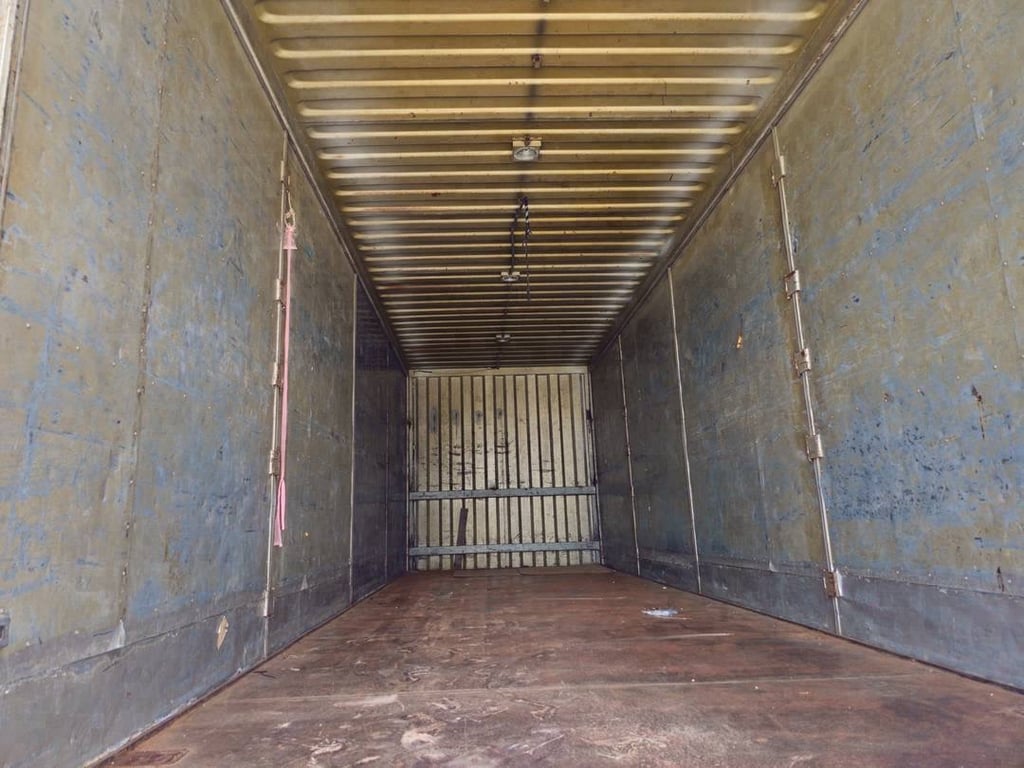 หกล้อตู้สิบบาน ISUZU FTR 240 แรง ปี 2558 (2715) หกล้อตู้สิบบาน ISUZU FTR 240 แรง ปี 2558 (2715)