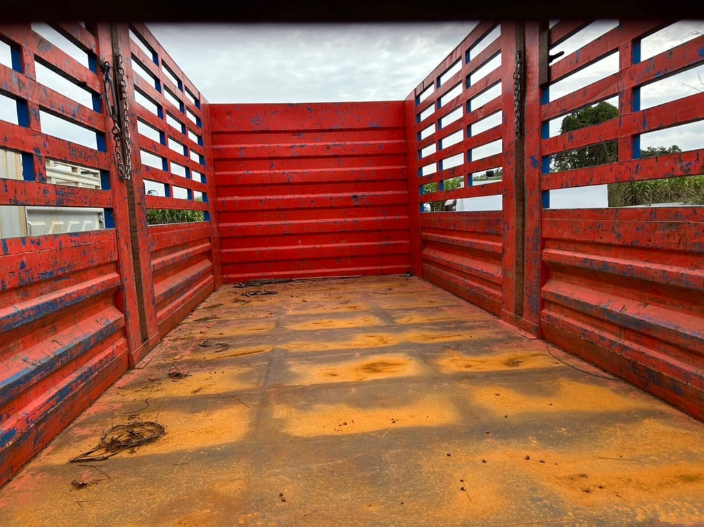 สิบล้อคอก ISUZU FVM 300 แรง ปี 2554 (5126) สิบล้อคอก ISUZU FVM 300 แรง ปี 2554 (5126)