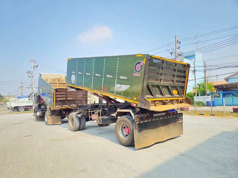 หกล้อดั้มพ์ ISUZU FTR 240 แรง ปี 2565 + หางดั้มสองเพลา อู่เดอะฟินิกซ์ ปี 2565 (5403 5404)