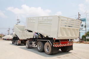 สิบล้อดั้มพ์ HINO FM1A 344 แรง ปี 60  หางดั้มพ์สามเพลา อู่แม็กเทรลเลอร์ ปี 65(2539 3778) 