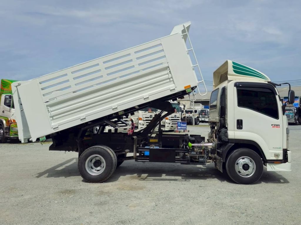 หกล้อดั้มพ์ ISUZU FRR 210แรง ปี 66 (5273)