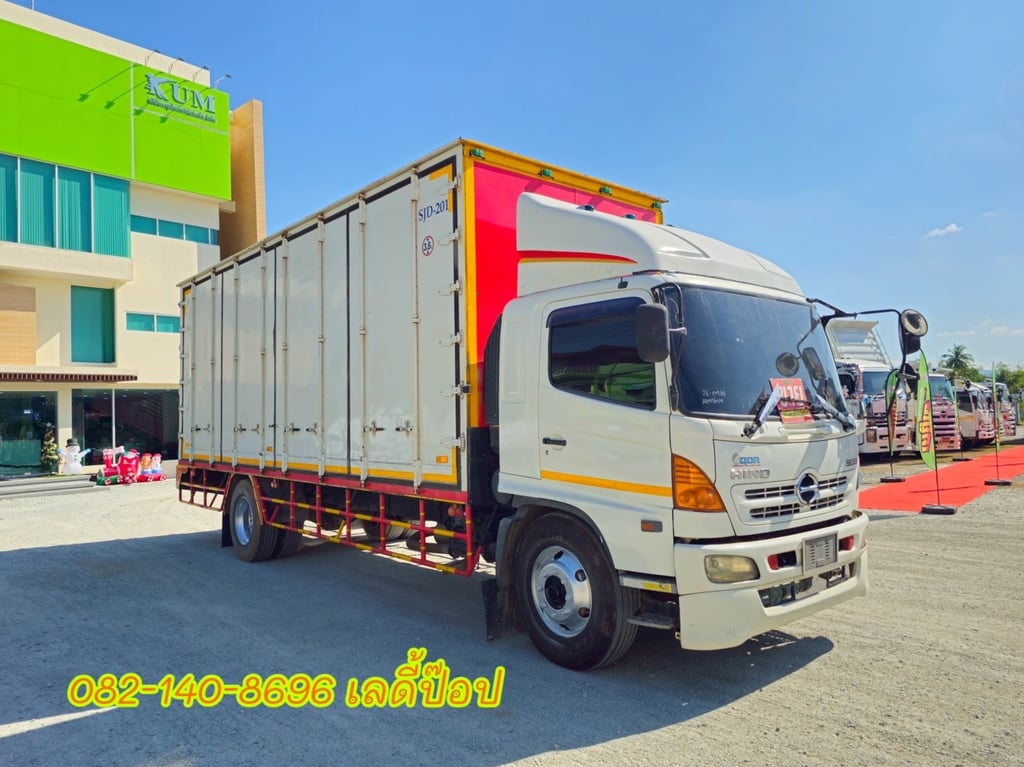 หกล้อตู้สิบบาน HINO FG8J 212แรง ปี 56 (0988)