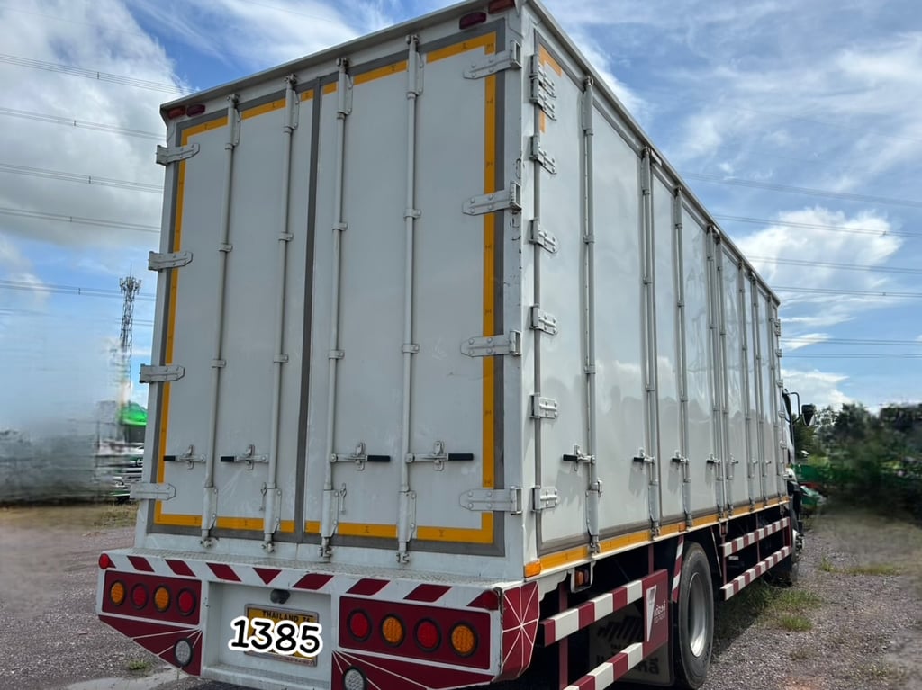 หกล้อตู้สิบบานมือสอง ISUZU FTR 240แรง ปี 67 (1385) 