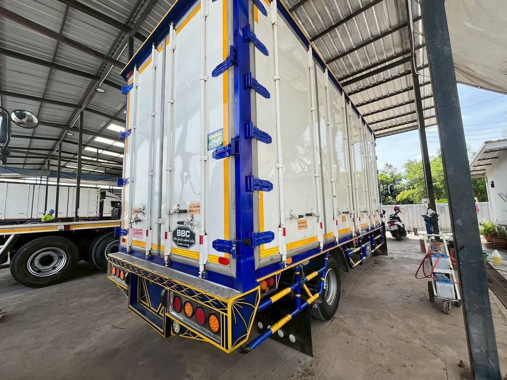 หกล้อตู้สิบบาน ISUZU FRR 210 แรง ปี 2565 (3306) หกล้อตู้สิบบาน ISUZU FRR 210 แรง ปี 2565 (3306)
