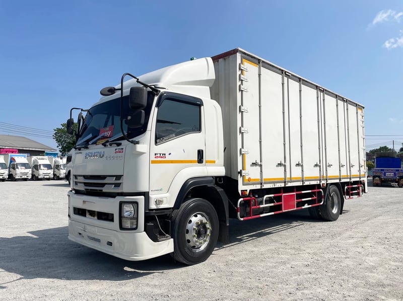 หกล้อตู้สิบบาน ISUZU FTR 240 แรง ปี 65 (2375)