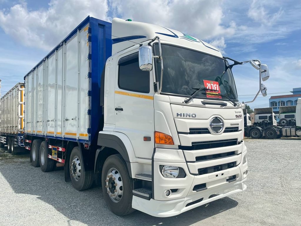สิบสองล้อตู้สิบบาน HINO GY2P 380แรง ปี 65 (2556)