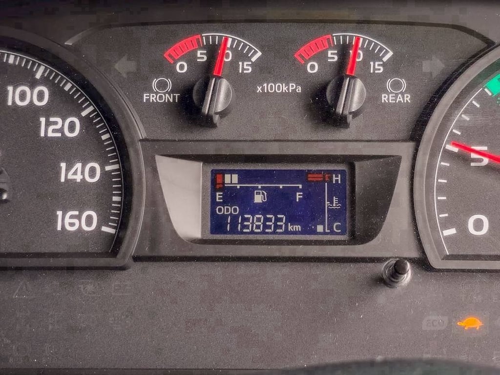 สิบสองล้อตู้สิบบาน HINO GY2P 380แรง ปี 65 (2556) สิบสองล้อตู้สิบบาน HINO GY2P 380แรง ปี 65 (2556)