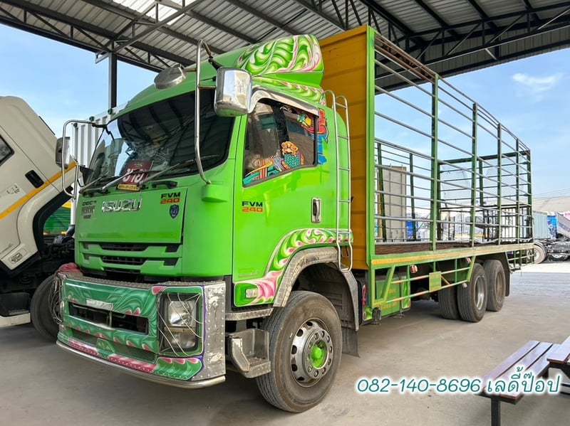 สิบล้อคอกขนไก่ได้ ISUZU FVM 240 แรง ปี 2560 (2720) สิบล้อคอกขนไก่ได้ ISUZU FVM 240 แรง ปี 2560 (2720)