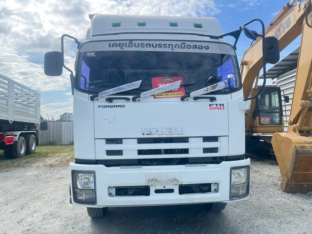 หกล้อตู้สิบบาน ISUZU FTR 240 แรง ปี 2558 (2715) หกล้อตู้สิบบาน ISUZU FTR 240 แรง ปี 2558 (2715)