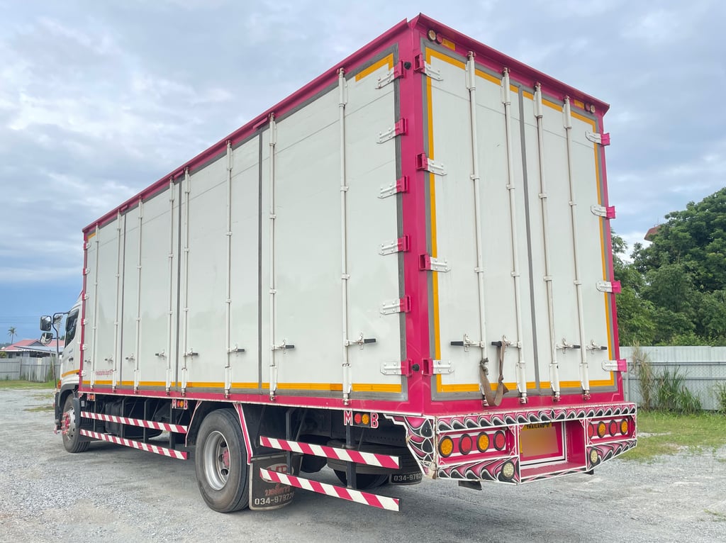 หกล้อตู้สิบบาน HINO FG8J 240 ปี 2566 (3276) หกล้อตู้สิบบาน HINO FG8J 240 ปี 2566 (3276)