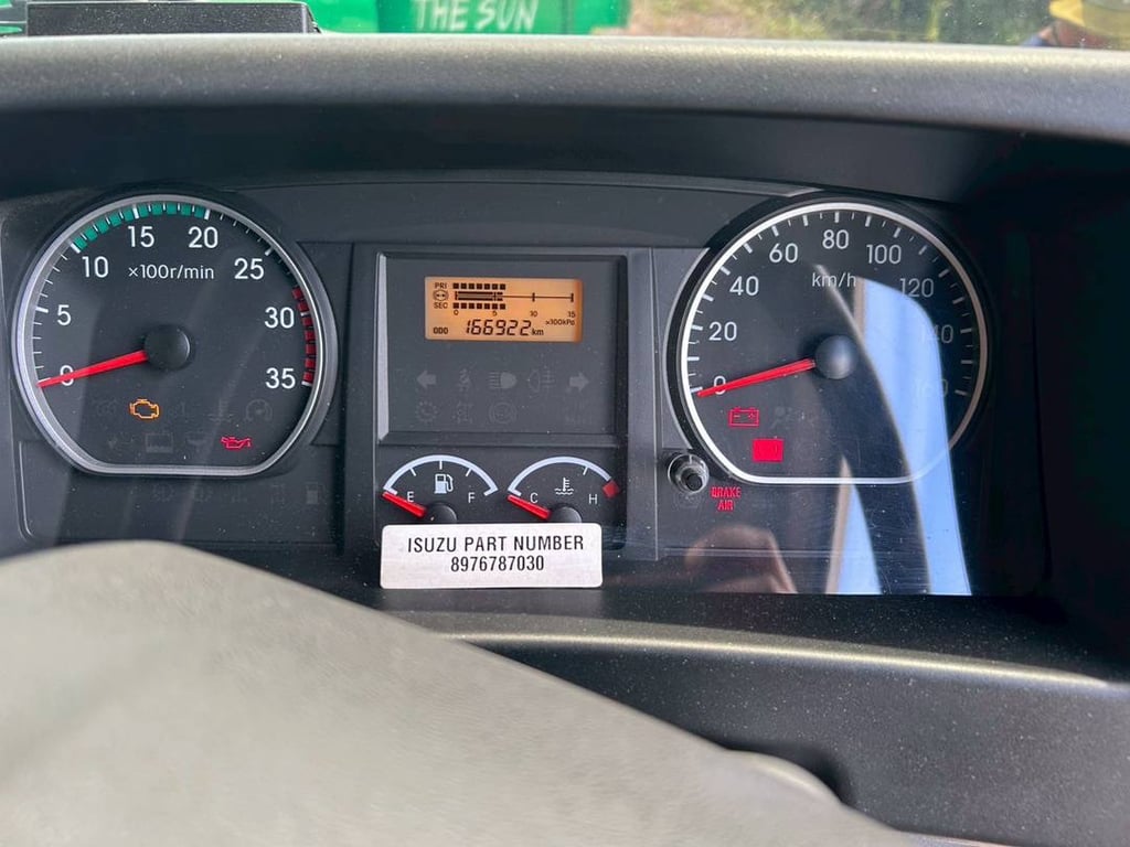 หกล้อตู้สิบบาน ISUZU FTR 240แรง ปี 67 (1385)