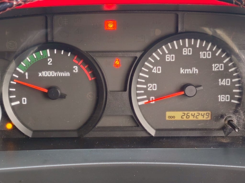 หกล้อตู้สิบบาน ISUZU FTR 240แรง ปี 55 (5404)