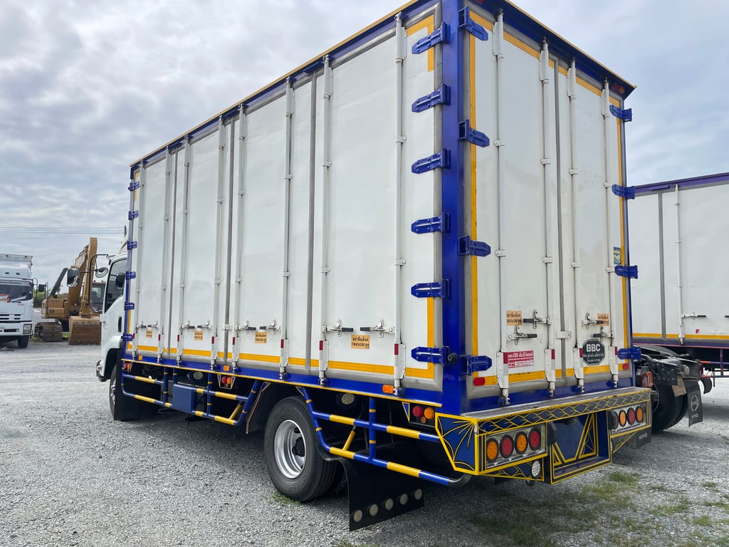 หกล้อตู้สิบบาน ISUZU FRR 210 แรง ปี 2565 (3306) หกล้อตู้สิบบาน ISUZU FRR 210 แรง ปี 2565 (3306)