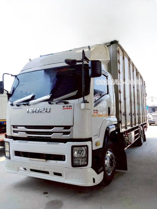 ล้อตู้สิบบาน ISUZU FTR 240 แรง ปี 2561(0510)