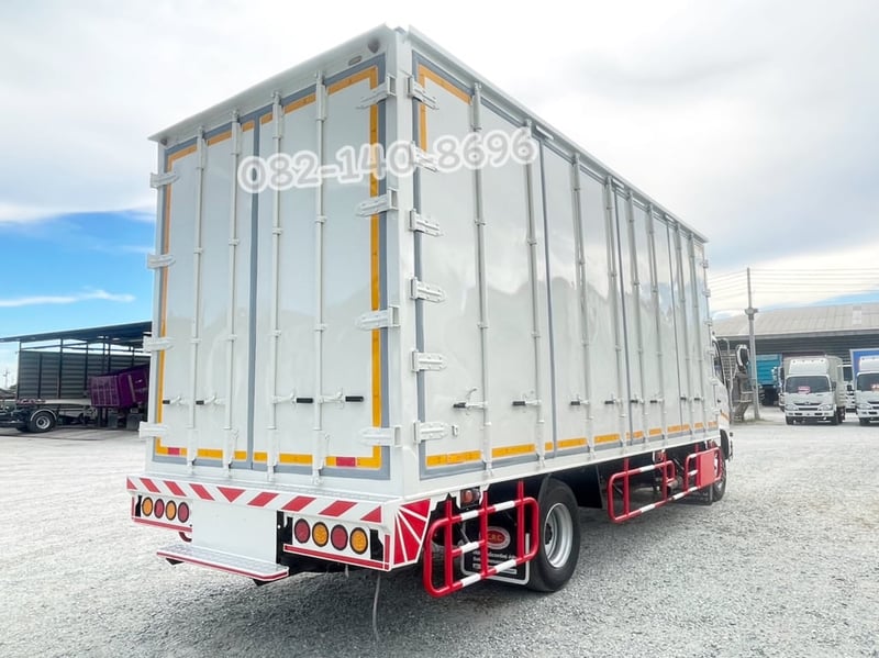 หกล้อตู้สิบบาน HINO FC9J 175 แรง ปี 2556 (8338) หกล้อตู้สิบบาน HINO FC9J 175 แรง ปี 2556 (8338)
