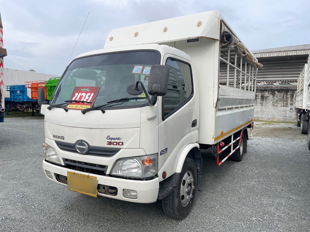 หกล้อโดยสาร HINO XZU 150 แรง ปี 2557 (0756)
