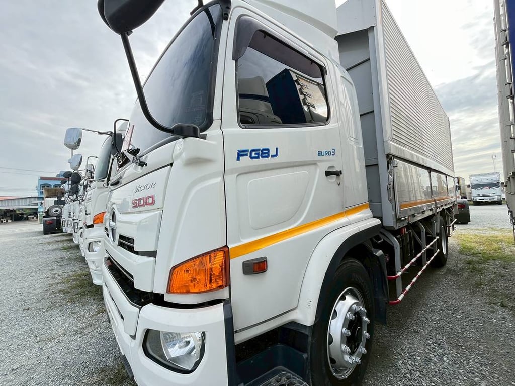 หกล้อตู้กางปีก HINO FG8J 240 แรง ปี 2563 (3995)