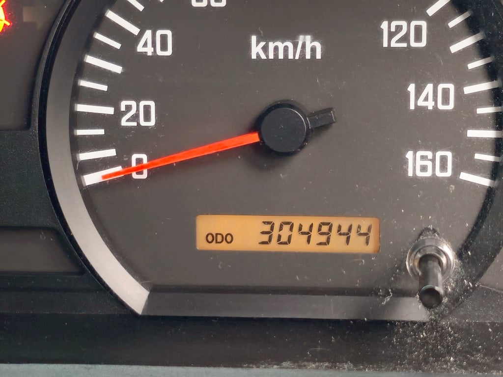 สี่ล้อตู้ ISUZU NLR 130 แรง ปี 2560 (5044)