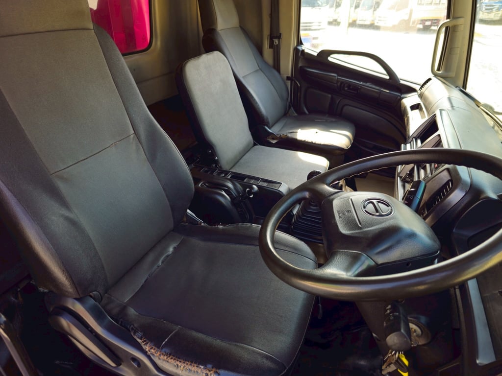 หกล้อตู้สิบบานมีลิฟท์ท้าย HINO FG8J 240แรง ปี 2562 (8724)